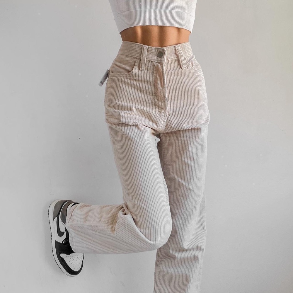 Levi’s rib cage straight ankle ivory corduroy pants - no stretch - Picture 4 of 8
